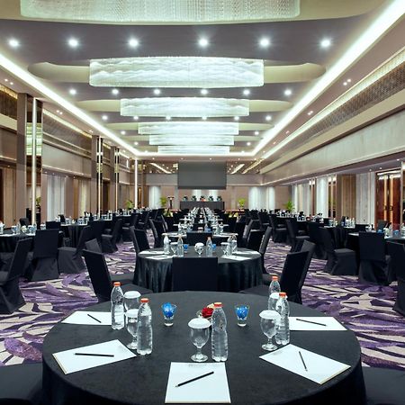 Platinum Hotel Tunjungan Surabaia Exterior foto