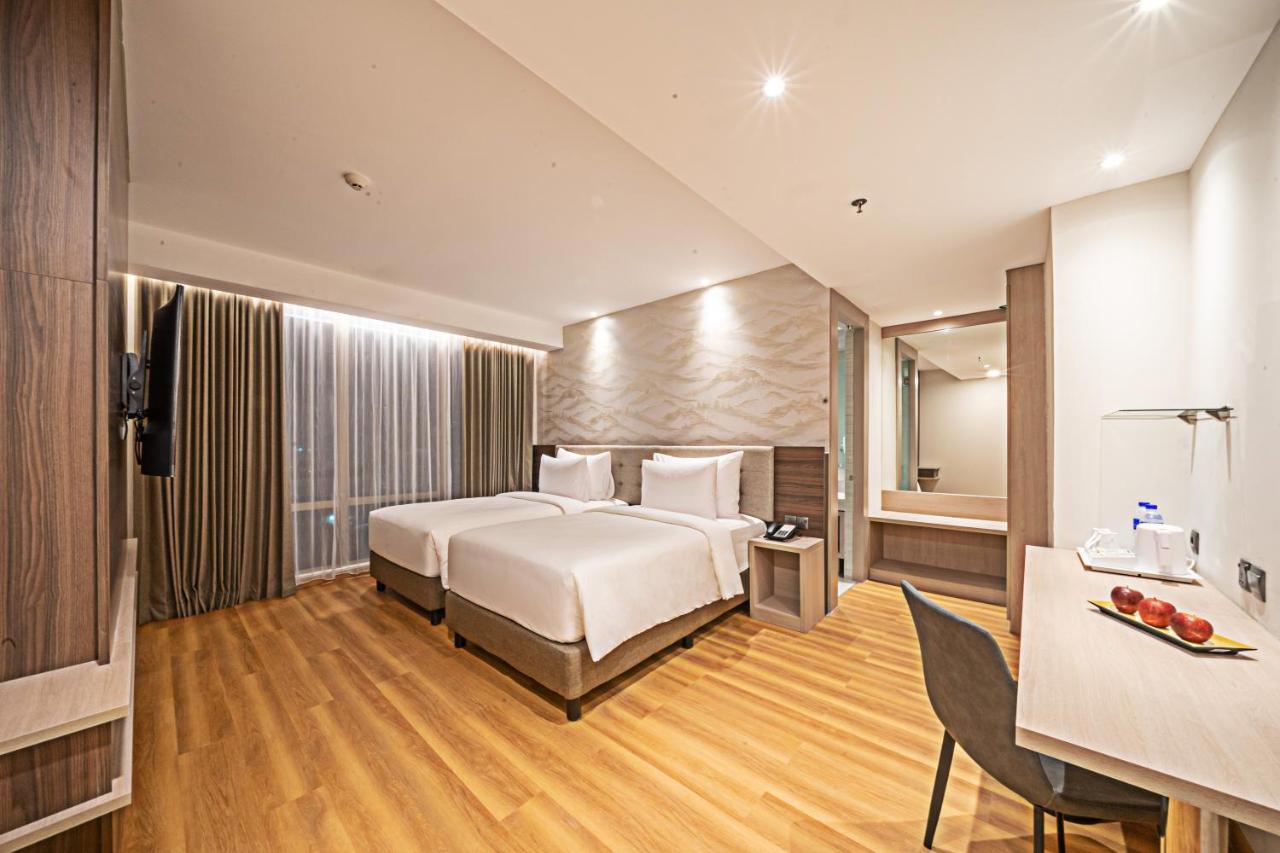 Platinum Hotel Tunjungan Surabaia Exterior foto