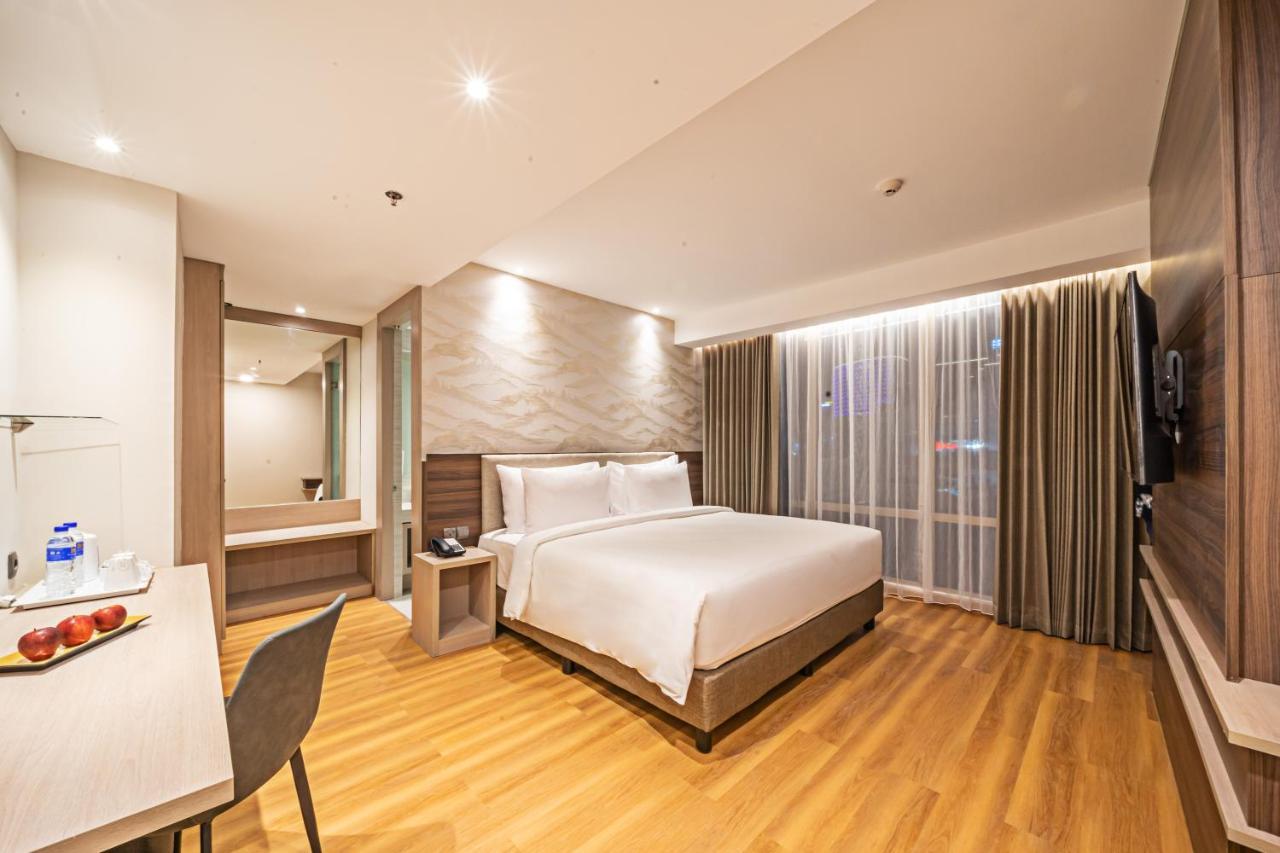 Platinum Hotel Tunjungan Surabaia Exterior foto