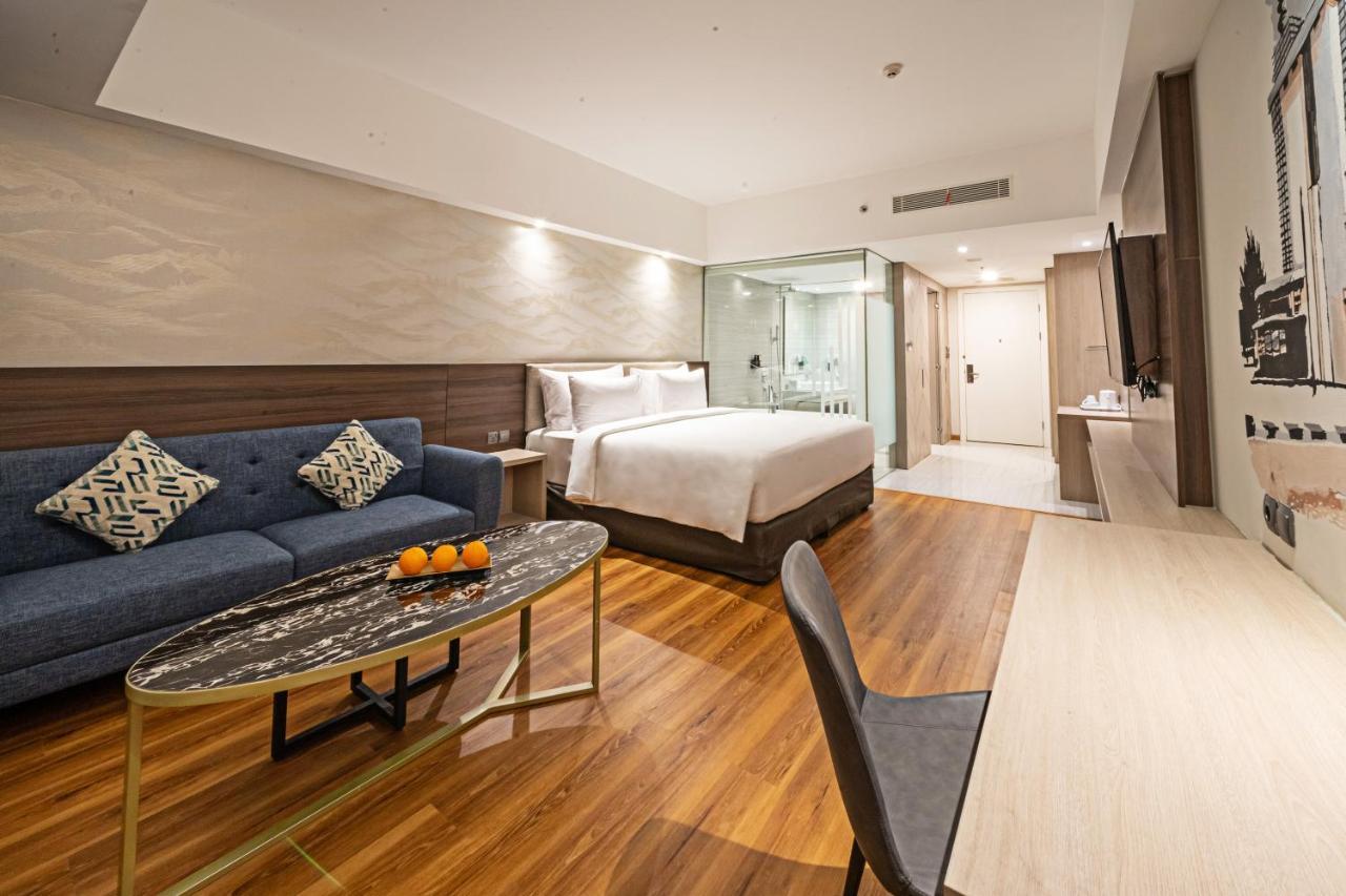 Platinum Hotel Tunjungan Surabaia Exterior foto