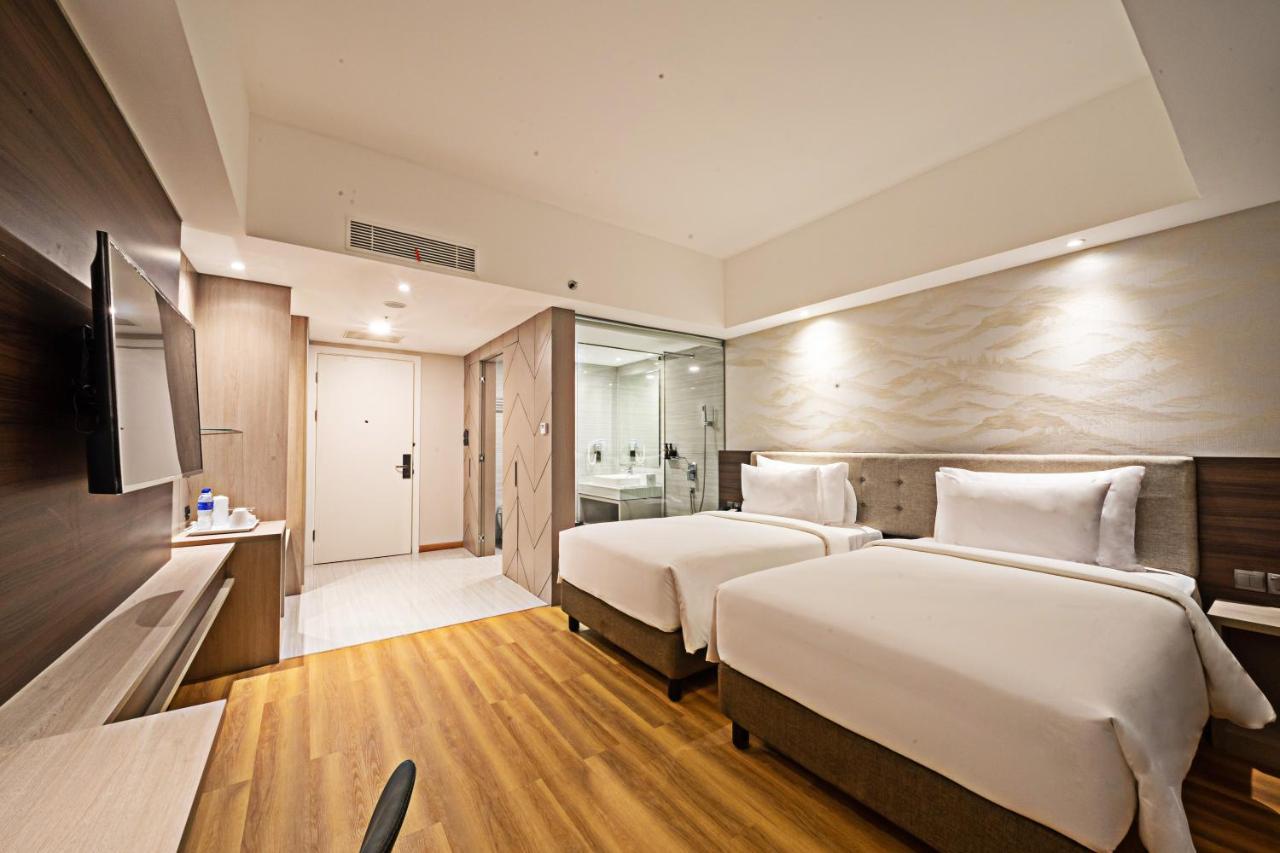Platinum Hotel Tunjungan Surabaia Exterior foto