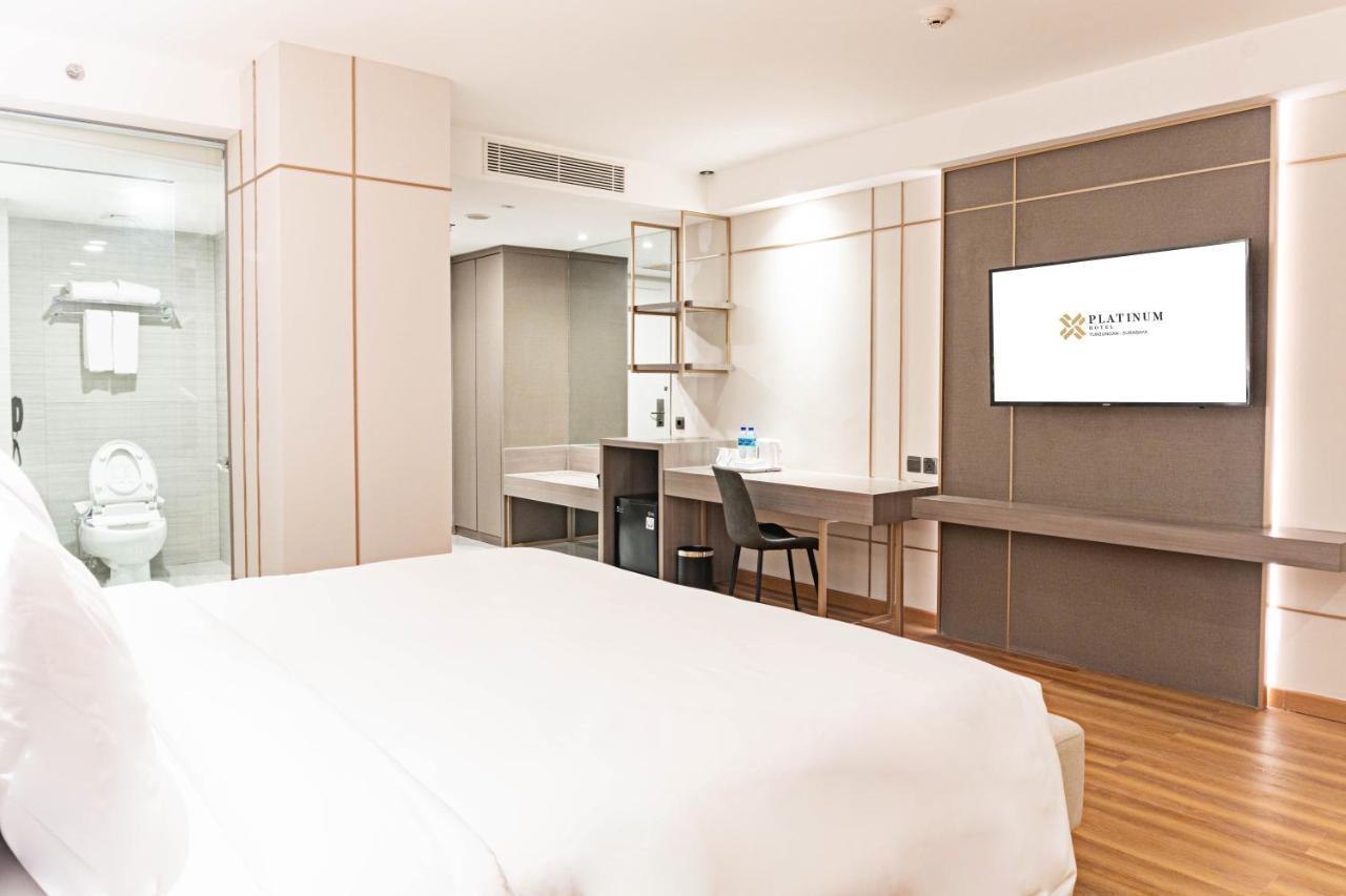 Platinum Hotel Tunjungan Surabaia Exterior foto