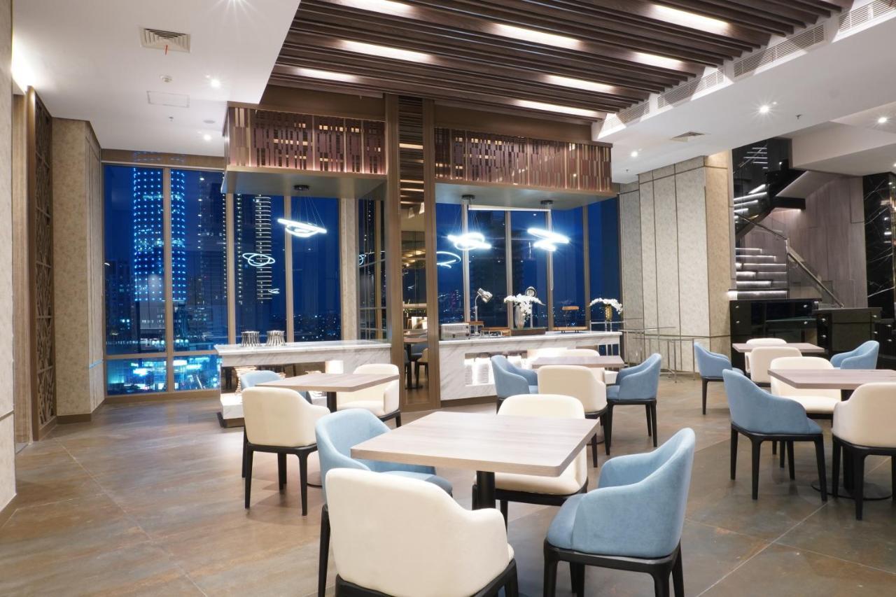 Platinum Hotel Tunjungan Surabaia Exterior foto