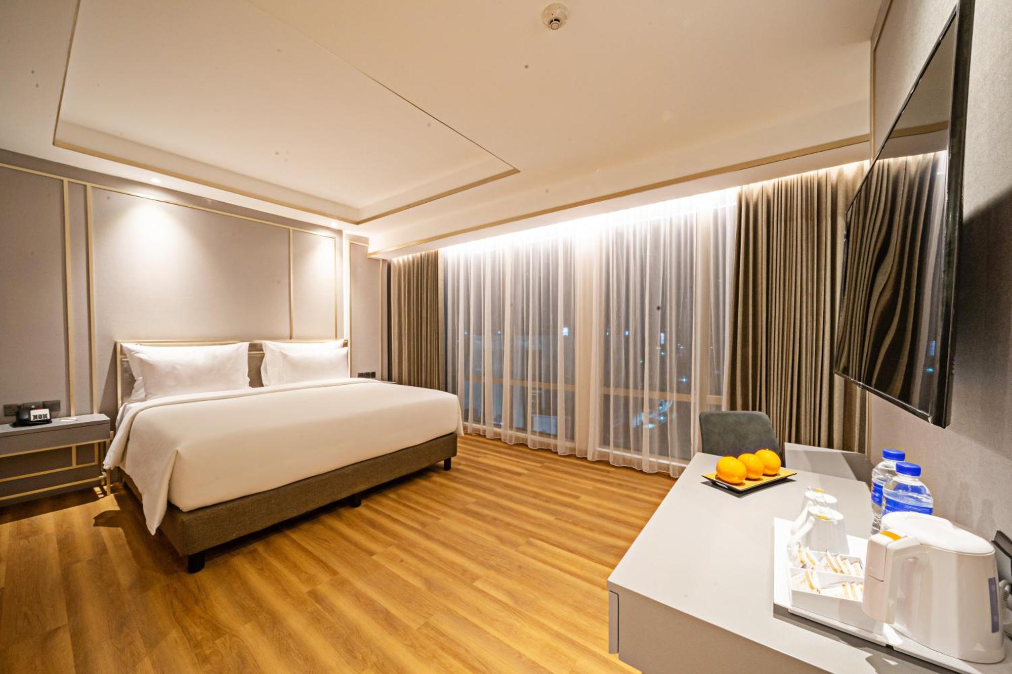 Platinum Hotel Tunjungan Surabaia Exterior foto