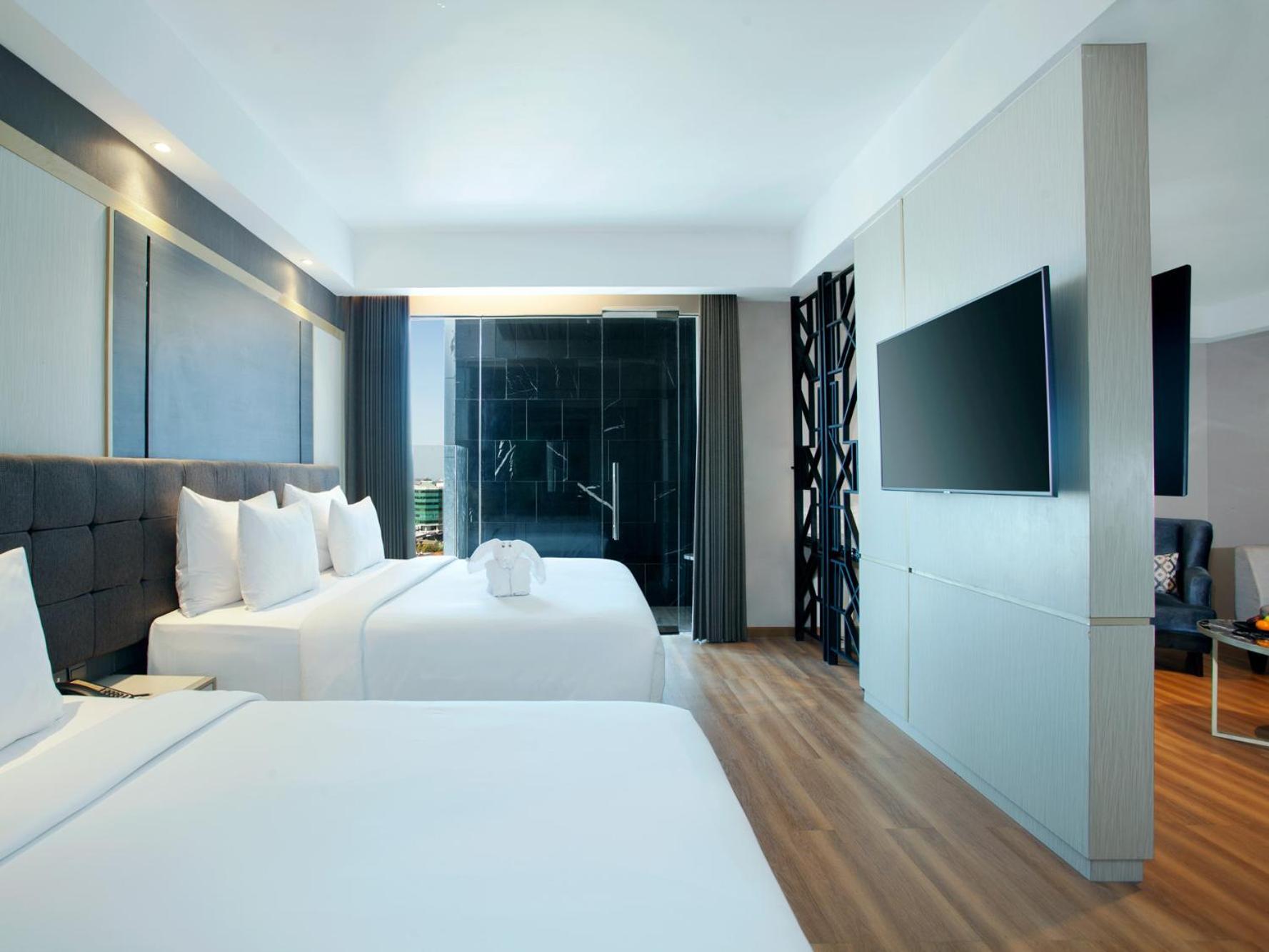 Platinum Hotel Tunjungan Surabaia Exterior foto