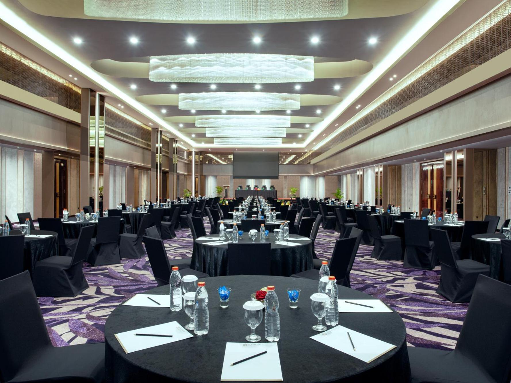 Platinum Hotel Tunjungan Surabaia Exterior foto