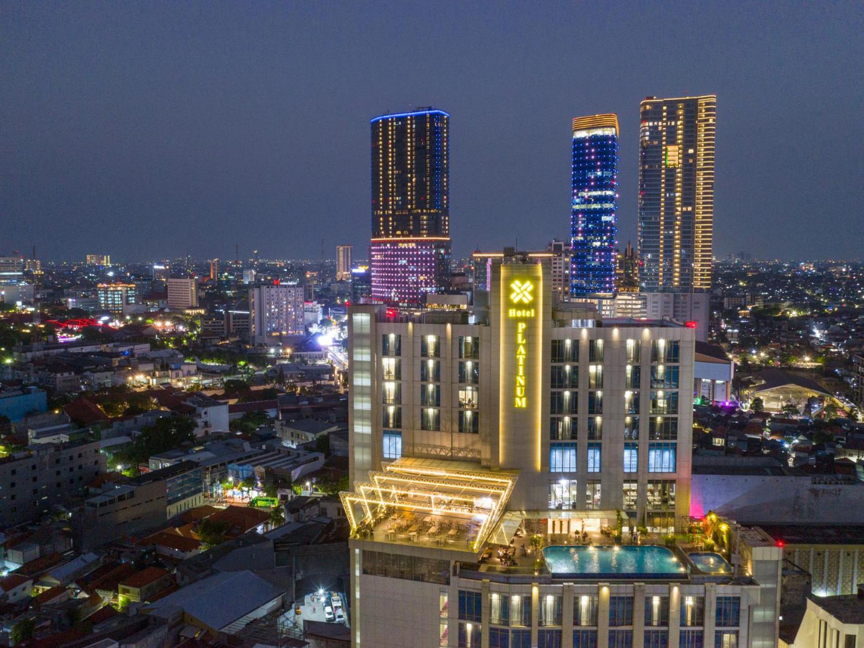 Platinum Hotel Tunjungan Surabaia Exterior foto