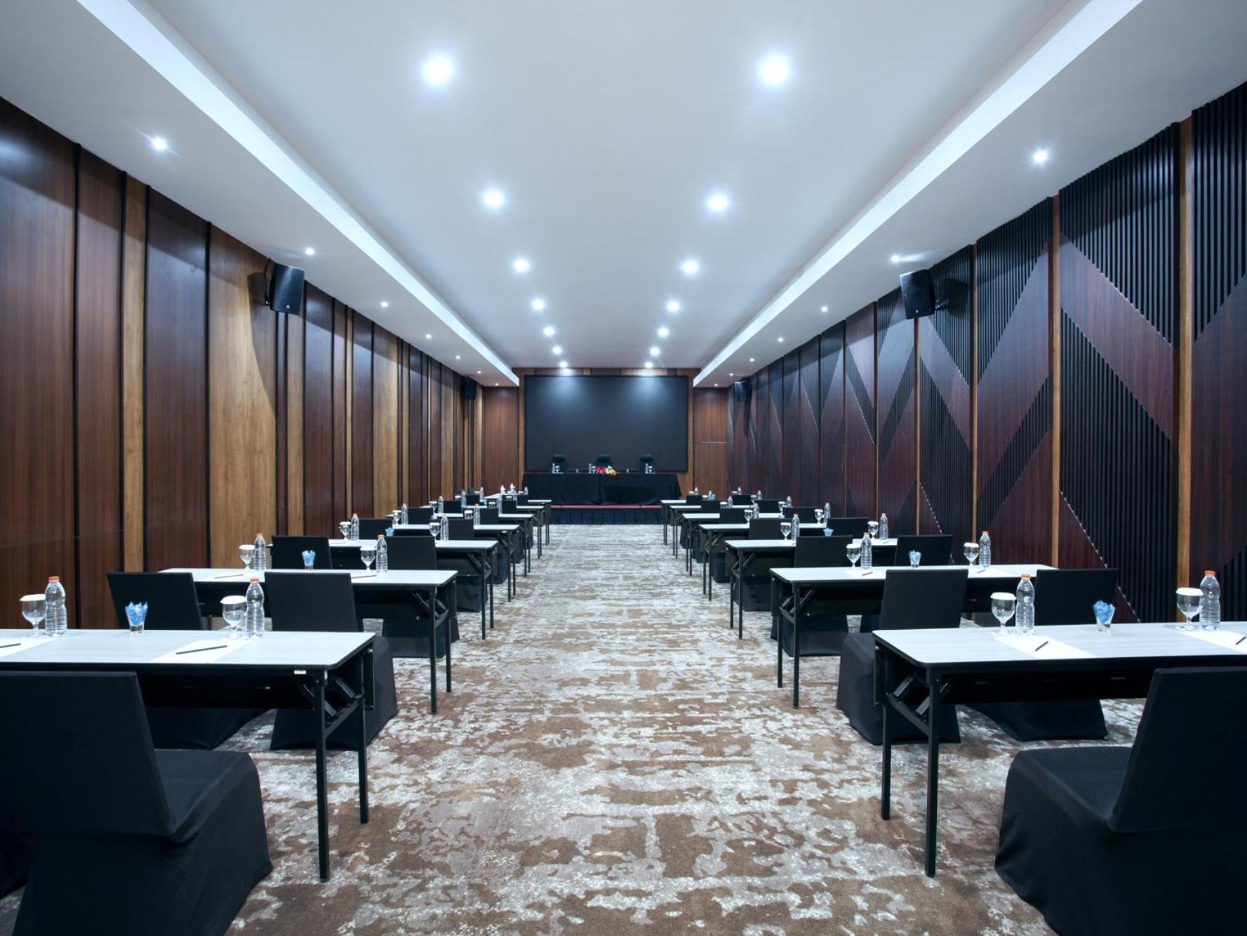 Platinum Hotel Tunjungan Surabaia Exterior foto